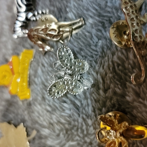 10 Pieces Assorted Pins - Picture 3 of 6